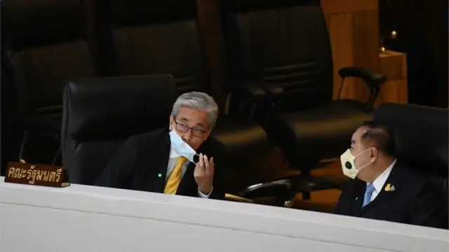 สมคิด กับ พล.อ.ประวิตร เข้าร่วมประชุมสภา ปลาย พ.ค.