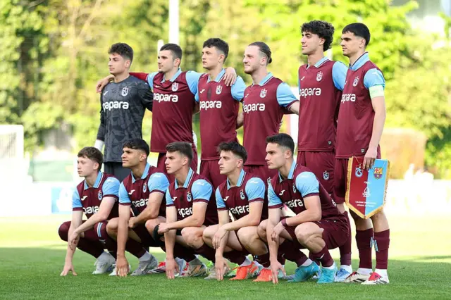 Trabzonspor UEFA Gençlik Ligi finalinde ikinci oldu - BBC News Türkçe