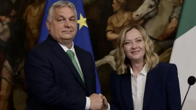 Giorgia Meloni e Viktor Orbán em encontro em Roma