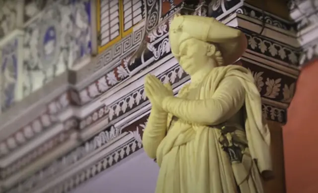 राजे सर्फोजी दुसरे यांचा पुतळा 