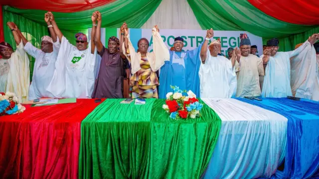 Awọn agbaagba ẹgbẹ oselu APC fa ọwọ Sẹnetọ Solomon Olamilekan Adeola, Yayi soke bi ẹni ti yoo gbe asia ẹgbẹ oselu APC nipinlẹ naa