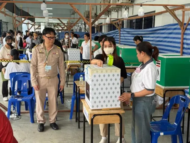 देशभरि लाखौँ मतदाताले मतदान गरिरहेका छन्