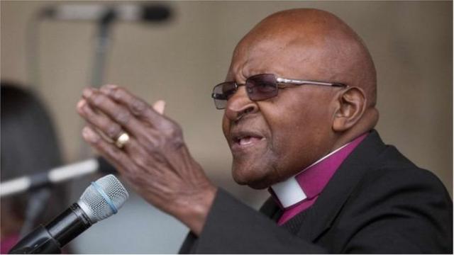 Desmond Tutu (en photo) est la troisième personnalité à se séparer d'Oxfam après le chanteur Baaba Maal et l'actrice Minnie Driver.