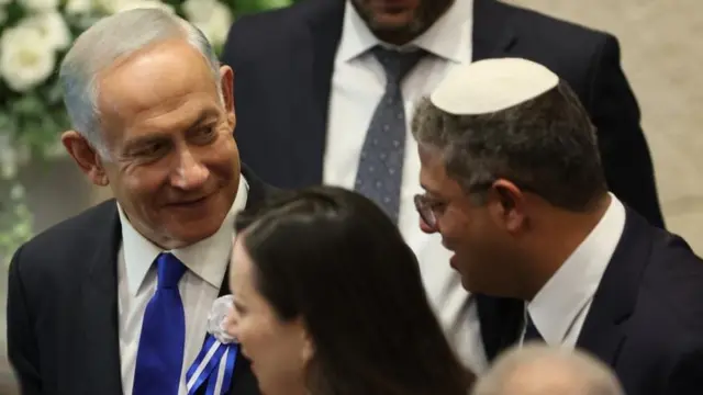 Benjamin Netanyahu (hagu) ya sake zama shugaban Isra'ila 