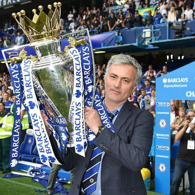 Mourinho ɗauke da kofin Premier League