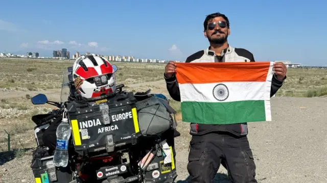 யோகேஷ் அலேகரி, உலகைச் சுற்றும் சவால், இந்திய பைக்கர், பிரிட்டன், பைக் திருட்டு