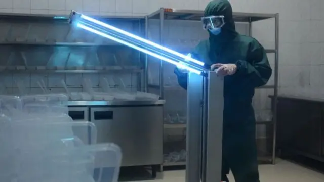 ইউভি রস্মি দিয়ে শরীরের ভেতর করেনাভাইরাস ধ্বংস করা যায় কিনা - তা তলিয়ে দেখার নির্দেশ দিয়েছেন মি ট্রাম্প