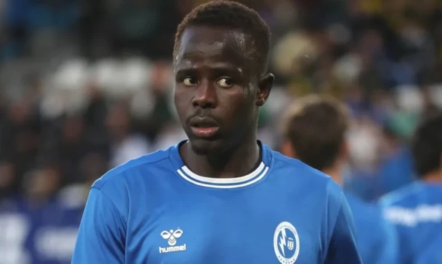 Sarr a déjà joué en Espagne avec Gimnastic, Real Oviedo Vetusta, Recreativo Granada et CD Castellon.