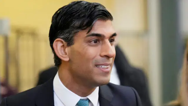 சீட் பெல்ட் அணியாமல் காரில் சென்றதால் அபராதம் - மன்னிப்பு கேட்ட பிரிட்டன் பிரதமர் ரிஷி சுனக் 