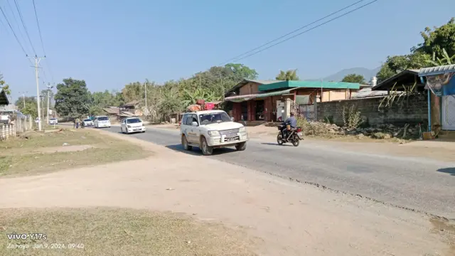 လားရှိုးမြို့ကနေ စွန့်ခွာနေကြတဲ့မြင်ကွင်း