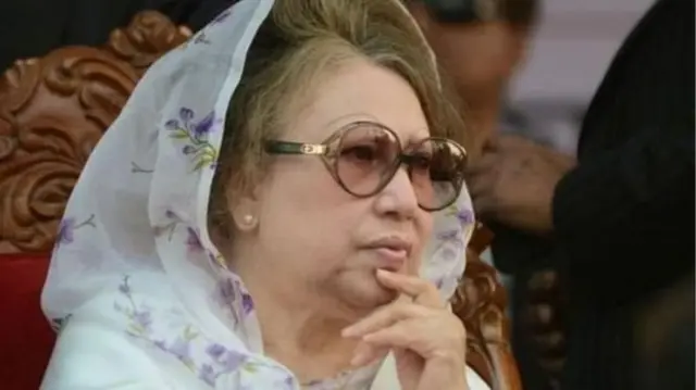  খালেদা জিয়া গুরুতর অসুস্থ ও সংকটাপন্ন অবস্থায় চিকিৎসাধীন আছেন। তাকে  ভিভিআইপি ঘোষণা করেছে সরকার। 