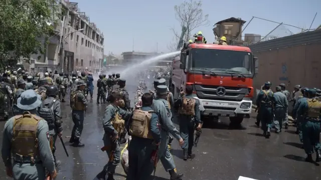 حکمتیار پر لاریونوالو غږ وکړ چې په عامه ځایونو کې د خېمو جوړولو دود رایج نه کړي.