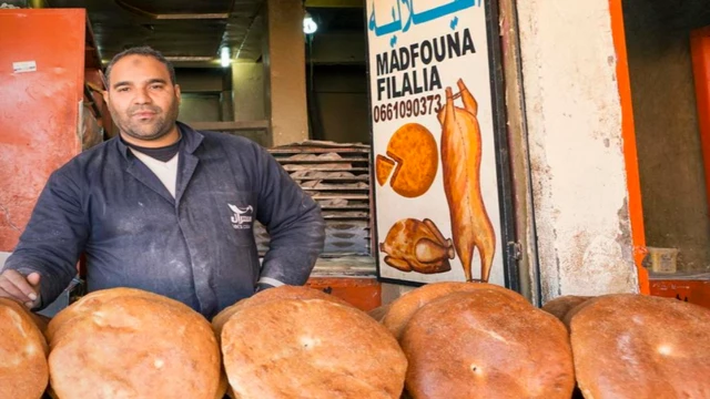 مخبز يبيع فطائر المدفونة