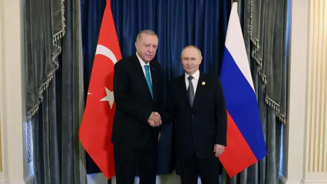 Erdoğan ve Putin el sıkışırken 