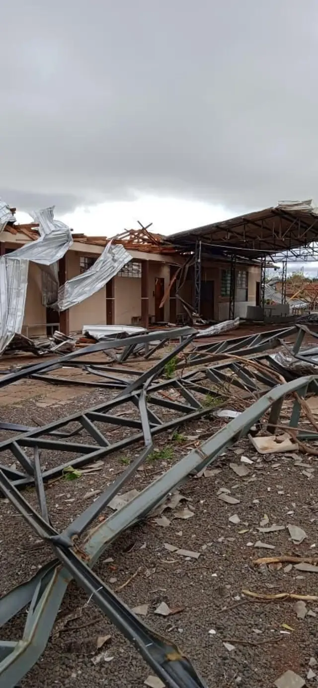 Escola estadual atingida pelo tornado em Rio Bonito do Iguaçu
