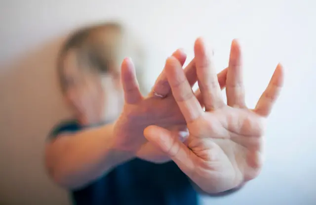 कुरियर आणल्याचं सांगून तरुणीवर बलात्कार, पुण्यातल्या घटनेने राज्यभर खळबळ