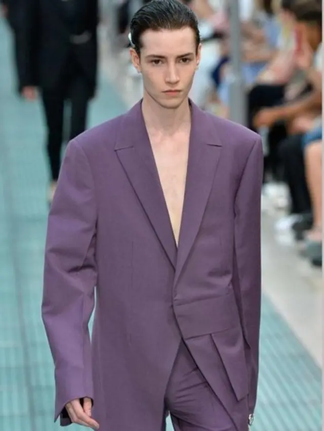 كرو كيان أثناء أحد عروضه لأزياء لوي فيتون