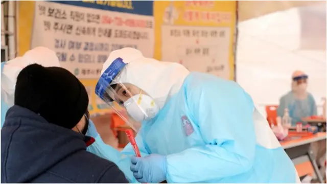 제주에서는 성당발 집단감염이 발생해 지역주민들이 대대적으로 검사를 받고 있다