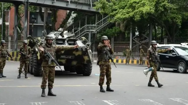 জুলাইয়ে কারফিউ'র সময়ে সেনা সদস্যদের তৎপরতা