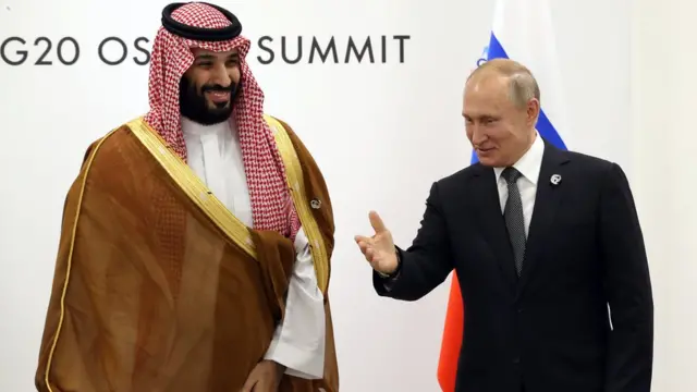 محمد بن سلمان (يسار)