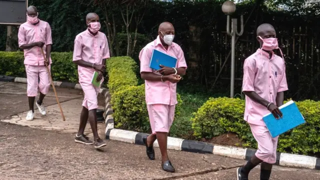 Bamwe mu baregwa mu rubanza rwitiriwe Paul Rusesabagina (wa kabiri uvuye iburyo)