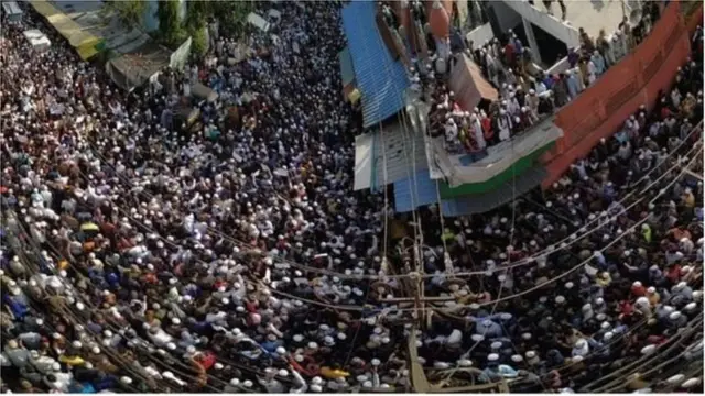 గవర్నర్ వర్సెస్ చరిత్రకారుడు