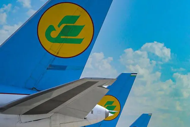 Самолет Uzbekistan Airways
