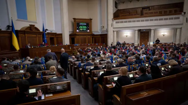 Нинішнє скликання Верховної Ради сидить у своїх кріслах уже сьомий рік. І це – рекорд в історії українського парламентаризму