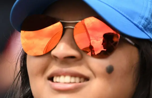 મૅચ જોવા આવેલા લોકો