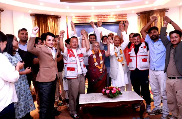 अन्तरिम सरकारको प्रधानमन्त्रीमा सुशीला कार्की नियुक्त भएपछि खुसी साट्दै जेन जी अभियानकर्मीहरू