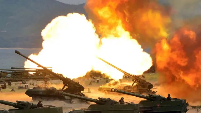 ภาพการซ้อมรบริมทะเลของเกาหลีเหนือ