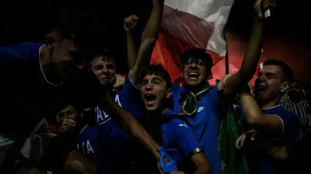 sevinen italyan gençler