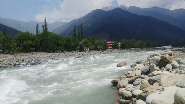 नदी