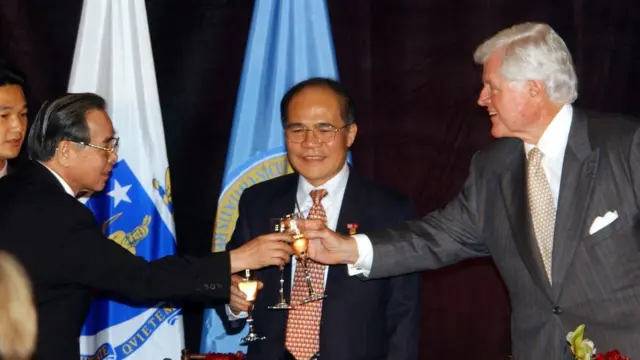 Việt Nam, Phan Văn Khải