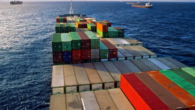 તાલિબાન માટે અફીણના ખેડૂતો પાસેથી ખંડણી તથા હેરફેર કરનારાઓ પાસેથી રકમની વસૂલાત આવકનો મુખ્ય સ્રોત છે.