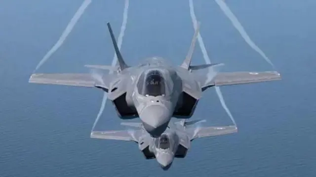 Diyaaradaha dagaalka ee Britain ayaa barbar socda diyaaradaha dagaalka ee ciidamada badda ee Mareykanka F-35B