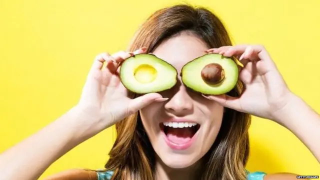 'પ્રાણીઓ કે પ્રાણીઓની બનતી વાનીઓ અથવા વાનગીઓને ન ખાનાર' વ્યક્તિને વીગન ગણવામાં આવે છે.