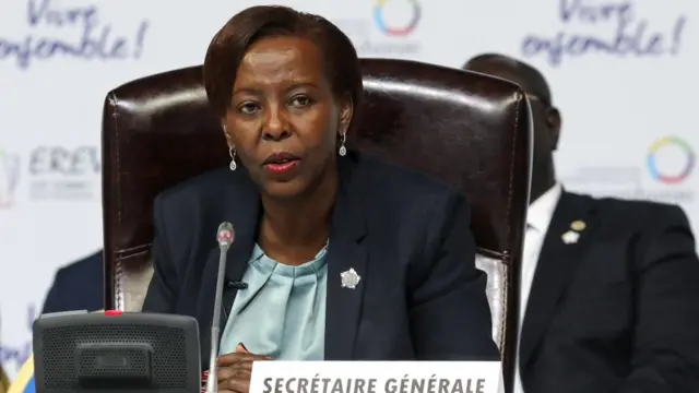 Madamu Mushikiwabo w'imyaka 57 y'amavuko, yari umukandida w'u Rwanda, ushyigikiwe n'umuryango w'ubumwe bw'Afurika, ndetse n'Ubufaransa