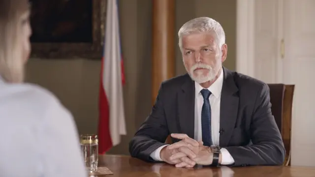 Петр Павел во время интервью