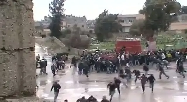 Daraa shahrida odamlar o'qqa tutiladi