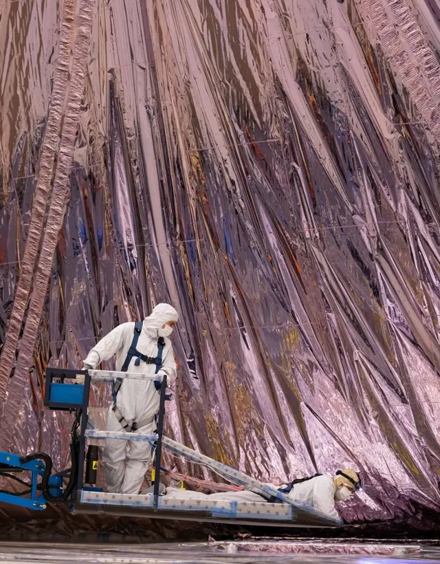 జేమ్స్ వెబ్