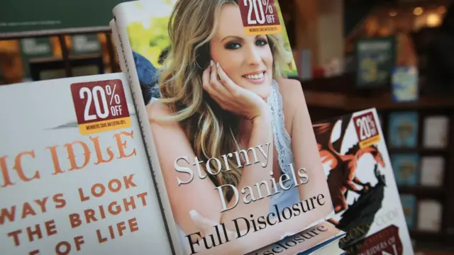 Capajogos de casino para ganhar dinheiro reallivrojogos de casino para ganhar dinheiro realStormy Daniels