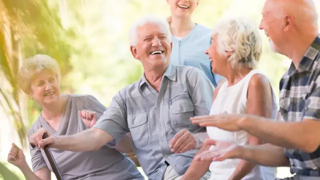 Foto de grupo de personas mayores