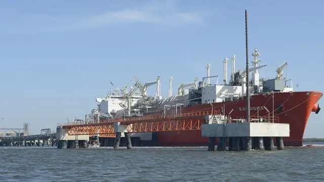 پاکستان میں اس وقت درآمدی گیس کے دو ٹرمینل پورٹ قاسم کراچی پر کام رہے ہیں جو اینگرو اور پاکستان گیس پورٹ کی جانب سے لگائے گئے ہیں