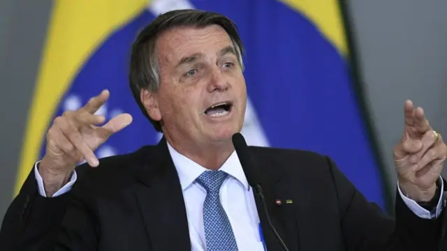 Bolsonaro falando