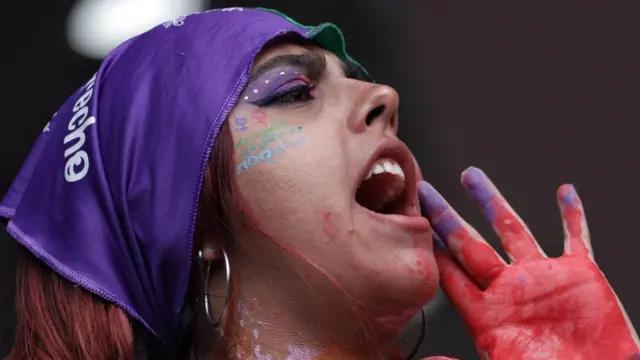 Yigitni ogziga bokkan qiz porno video