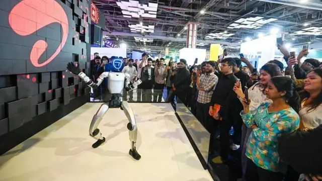 16 फेब्रुवारी रोजी शिखर परिषदेच्या उद्घाटनाच्या दिवशी गोंधळ उडाला.