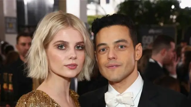 رامي مالك وحبيبته الممثلة لوسي بونتون أثناء حفل تسلم جائزة غولدن غلوب