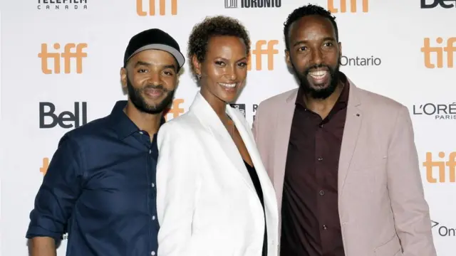 Khadar Axmed (bidix) Yasmin Warsame, (dhexda) iyo Cumar Cabdi oo ka qeybgalayay goobtii lagu soo bandhigay Filimka ee Toronto.