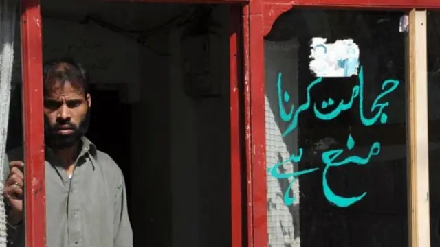 ۲۰۰۹ کال کې طالبانو د خیبر پښتونخوا سوات کې د ږیرې پر خریلو بندیز لګولی دی